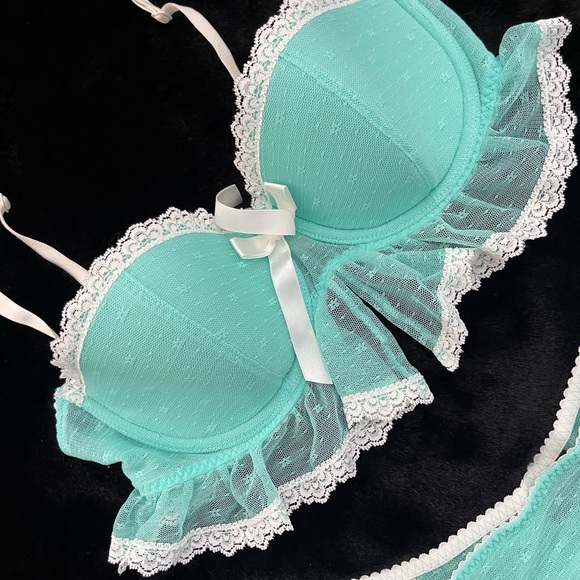 36B /M Vs Victoria’s Secret Sexy little things Mint Ruffles bra/Garter Skirt set - Picture 4 of 15
